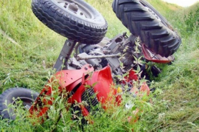 Jucer U Prevrtanju Traktora Stradala Zena Suprug Uspio Isplivati Iz