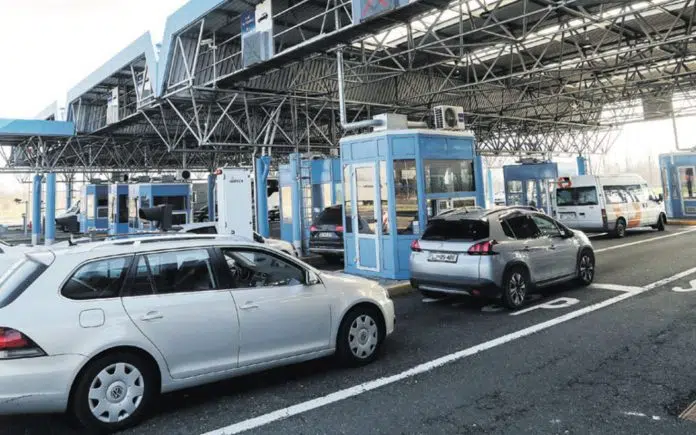 DVOJICA DRŽAVLJANA TURSKE POKUŠALA PROKRIJUMČARITI 13 STRANIH DRŽAVLJANA 1692882837 Dvojica Drzavljana Turske Pokusala Prokrijumcariti 13 Stranih Drzavljana