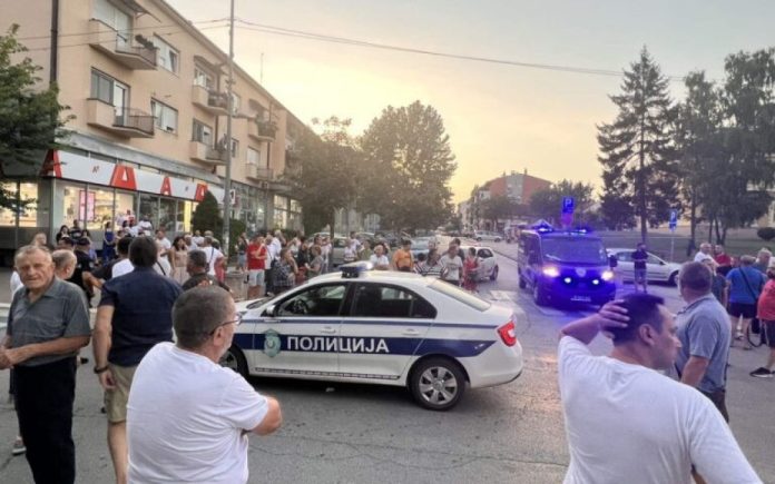 1692991416 Tesko Ozlijedeno Dijete Autom Se Zaletio U Masu Na