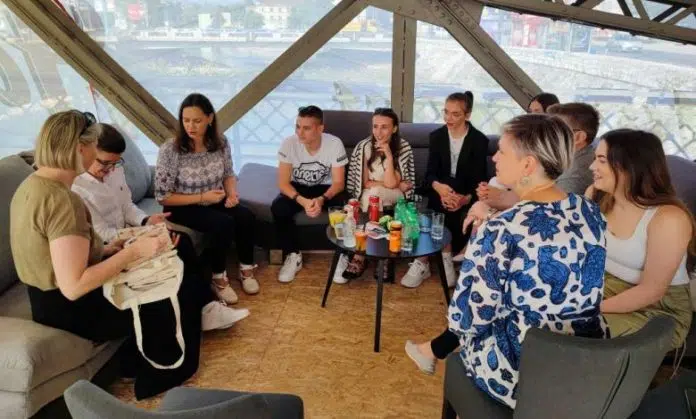 Na ‘Kindetovom Mostu Druzenje S ‘Herojima Iz Udruzenja ‘Srce Za