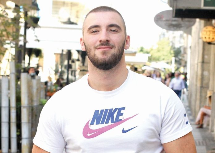 Ovoga Puta Nisu Samo Misici Mensur Selfijem Usijao Drustvene Mreze