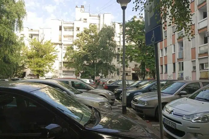 Odbornici od Stanivukovića traže da povuče odluku o poskupljenju parkinga Odbornici Od Stanivukovica Traze Da Povuce Odluku O Poskupljenju Parkinga