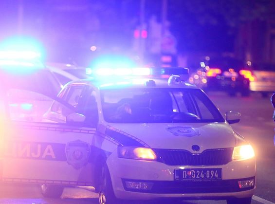 Prvo Se Pokusao Izbosti A Onda Vezao Ruku Za Zicu