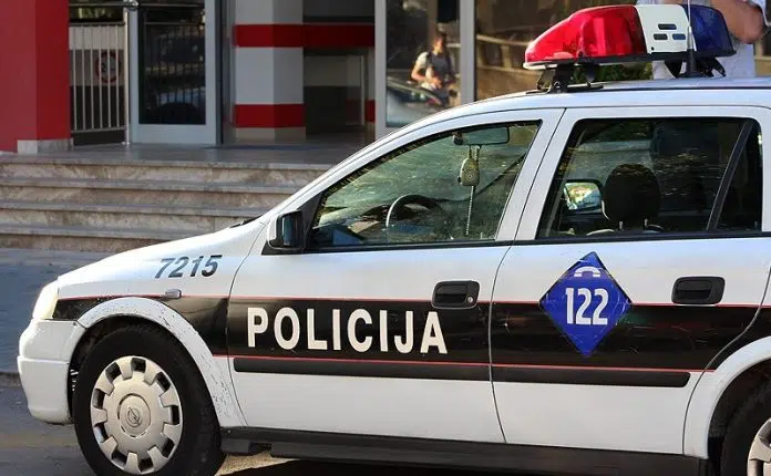 Pronađen speed i molotovljevi kokteli kod 26-godišnjeg A.F. Pronaden Speed I Molotovljevi Kokteli Kod 26 Godisnjeg Af