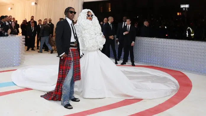 Rihanna Lansirala Kolekciju Donjeg Rublja Za Mame Objavila Fotografiju Dok