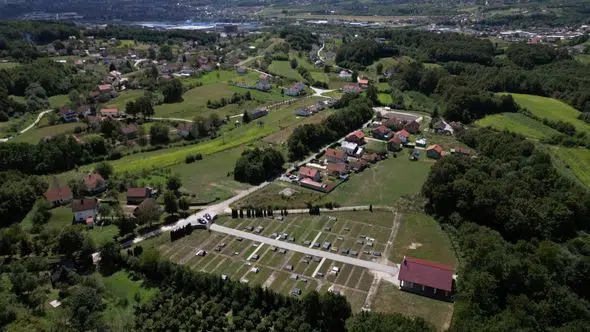 Sto Se Dogada U Jednom Selu Kod Viteza Cetvero Maloljetnika