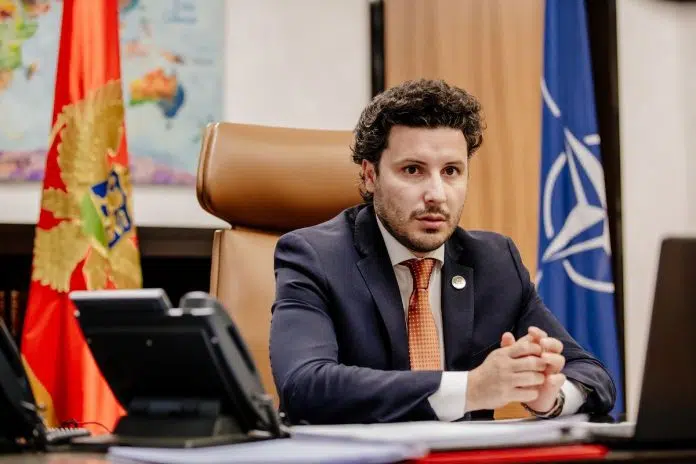 OTKRIVENA PREVARA: BURNO U CRNOJ GORI, DRITAN ABAZOVIĆ U CENTRU 1694858774 Otkrivena Prevara Burno U Crnoj Gori Dritan Abazovic U Centru