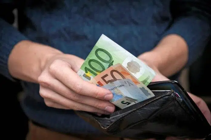 1695971098 31 Godisnji Drzavljanin Bih Uzeo 7000 Eura Socijalne Pomoci Pa Otisao