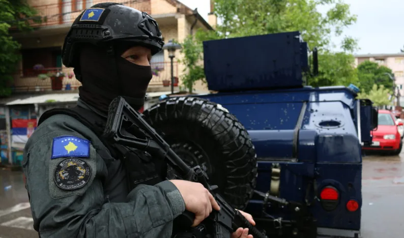Guardian o sukobu na Kosovu: Ako se dokaže da je Vučić umiješan, dovest će Srbiju pod sankcije