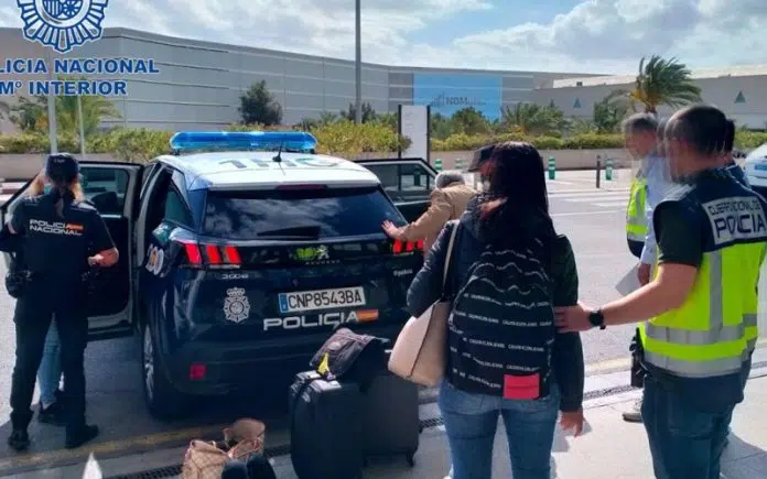 Lopovi Iz Bih Haraju Sevillom Turistima Uzimaju Od Novcanika Do