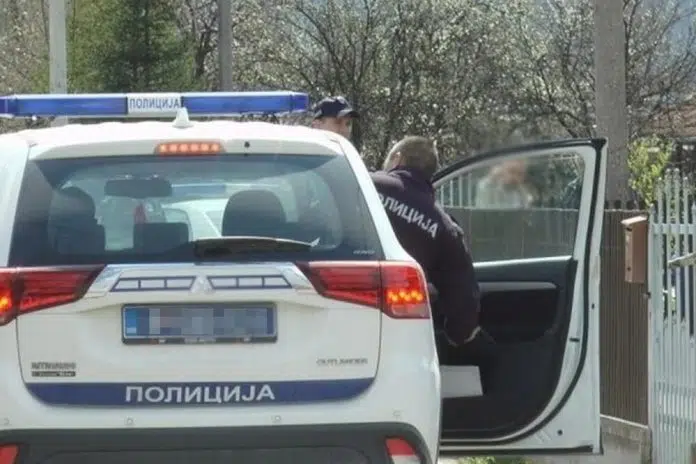 Milan Udavio Brata Pa Ga Okupao Obukao I Obrijao