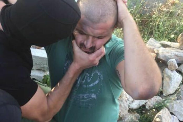 Objavljene Uznemirujuce Fotografije Crnogorski Policajci Batinama I Mucenjem Od Uhapsenih