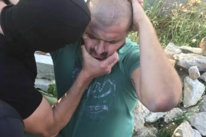 Objavljene Uznemirujuce Fotografije Crnogorski Policajci Batinama I Mucenjem Od Uhapsenih