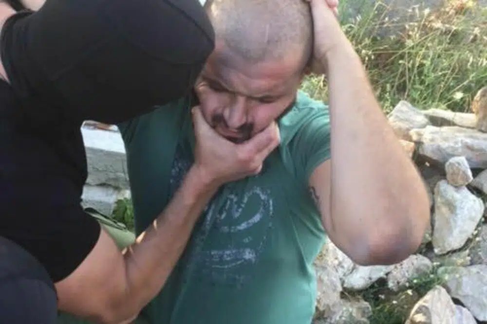 Objavljene uznemirujuće fotografije: Crnogorski policajci “batinama” i mučenjem od uhapšenih izvlačili informacije