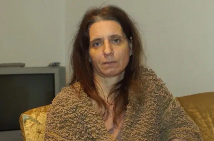 Profesorica Kojoj Su Ucenici Izmakli Stolicu Drzat Ce Samo Jedan