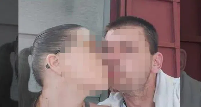 TUKAO JU JE SEKIROM, FALI JOJ POLA KOSE, OČI SU Tukao Ju Je Sekirom Fali Joj Pola Kose Oci Su