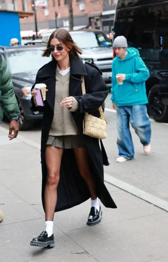 Tri ključne jesenske formule: Modni vodič Hailey Bieber za dane kad ne znate šta biste obukli
