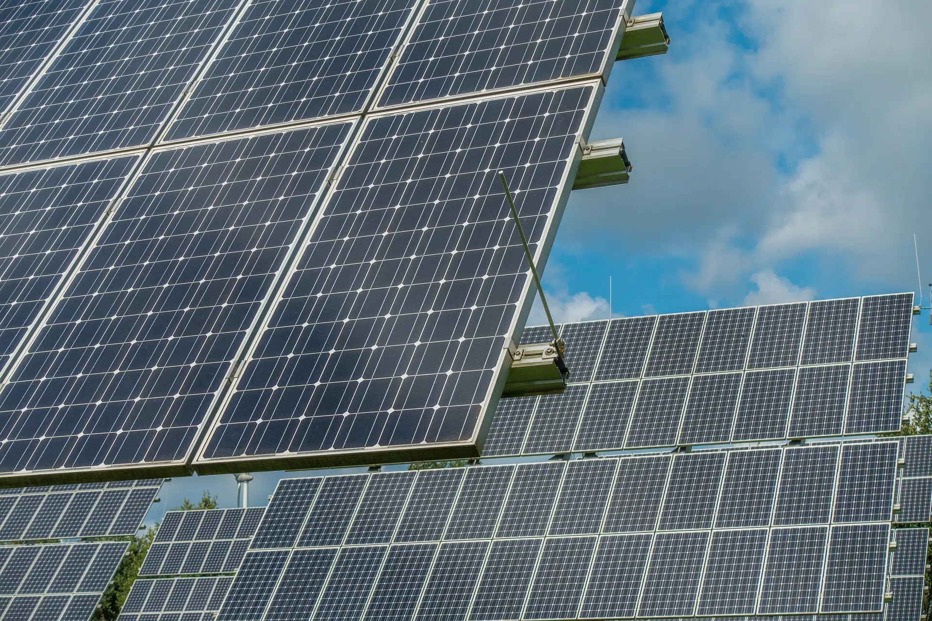 Usvojen pravilnik koji građanima RS-a omogućuje da prodaju solarnu energiju – Business Magazine