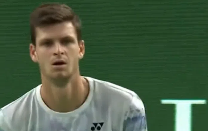 ATP ŠANGAJ: Borba pripala Poljaku, Hurkač podigao pehar! Atp Sangaj Borba Pripala Poljaku Hurkac Podigao Pehar