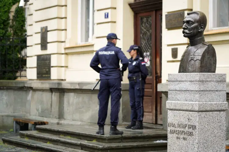 MONSTRUM SILOVAO KĆERKU I NAPRAVIO JOJ DIJETE, PA SVE NEGIRAO NA SUDU