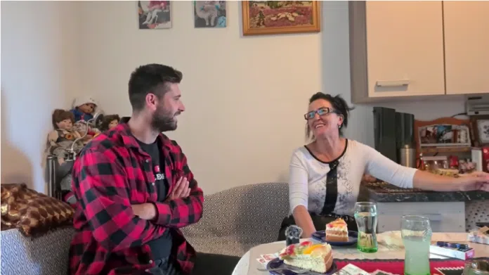 Sefida (50) u frizerskom salonu upoznala starca (82) iz Njemačke Sefida 50 U Frizerskom Salonu Upoznala Starca 82 Iz Njemacke