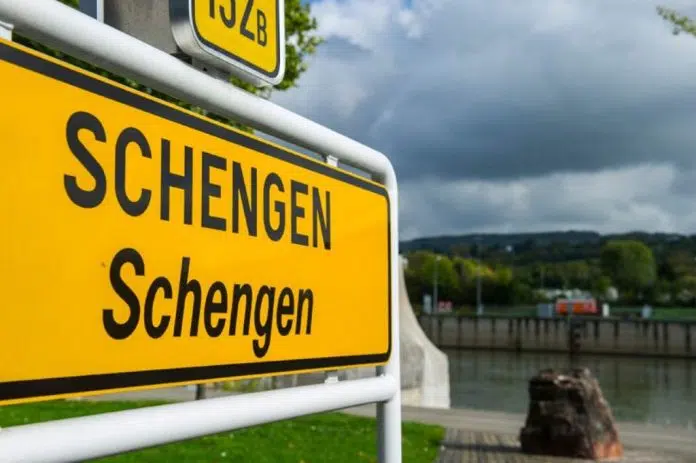 Slovenija Suspenduje Schengen Poslovne Novine