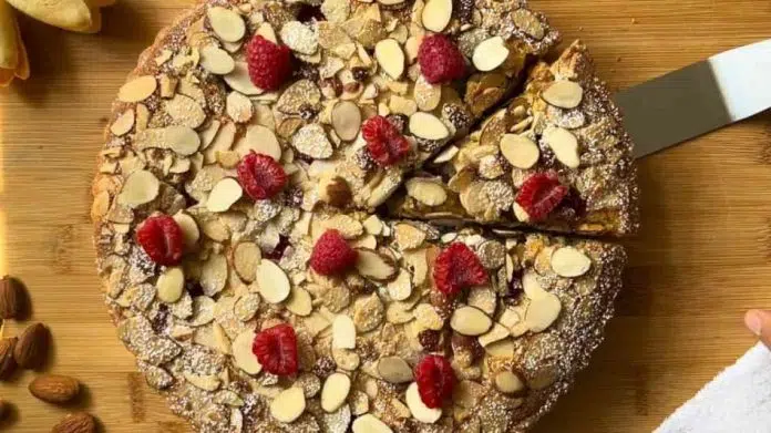 TART SA MALINAMA I LISTIĆIMA BADEMA Fantastična kombinacija kiselkastog voća Tart Sa Malinama I Listicima Badema Fantasticna Kombinacija Kiselkastog Voca