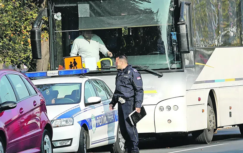 TRAGEDIJA NA EKSKURZIJI: VOZAČ KOJI JE VOZIO UČENIKE, IZNENADA PREMINUO