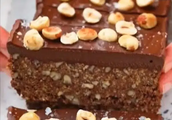 Tviks Torta Sa Puno Cokolade I Karamele Rajski Uzitak Za