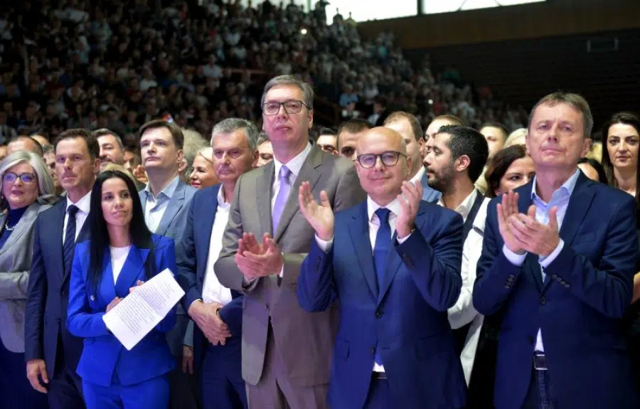 VUČIĆ OSNIVA NOVI POKRET PRED IZBORE: U PRVIM REDOVIMA I TOMA NIKOLIĆ
