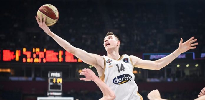 Zbog Loseg Engleskog 219 Cm Visoki Hrvat Ugrozio Buducu Nba