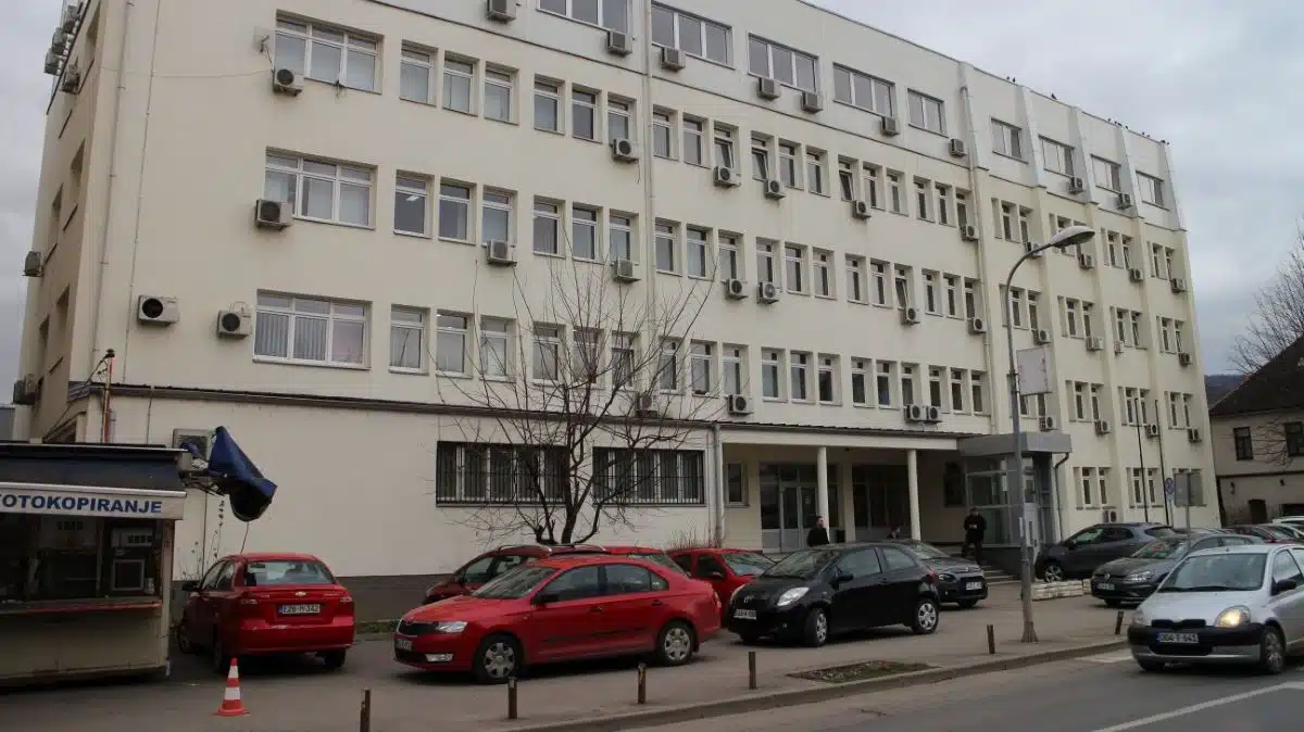 USMRTIO ROĐAKA SJEKIROM U BANJOJ LUCI, NEUROPSIHIJATAR NA SUDU KAZAO: NIJE IMAO CILJ DA GA UBIJE