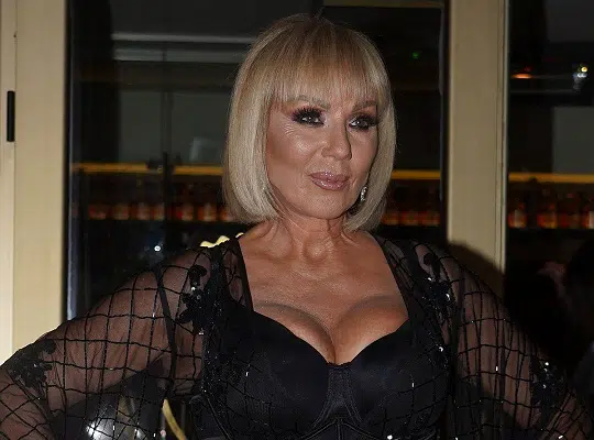Lepa Brena Otkrila Sta Radi Pred Izlazak Na Binu A