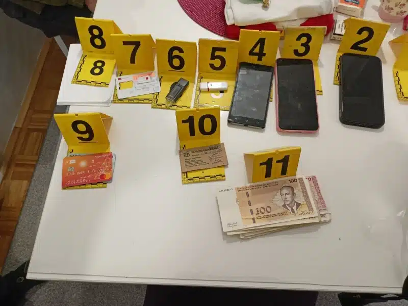 MUP RS-A UHAPSIO TRI OSOBE: ŽRTVAMA UZIMALI NOVAC ZA ‘INFORMACIJE’ O NAMJEŠTENIM MEČEVIMA