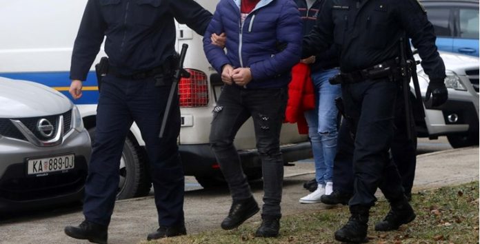 Majka Zvala Policiju Zbog Obiteljskog Nasilja Otac I Sinovi Tukli