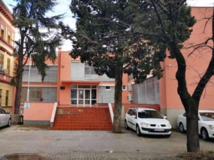 Muskarcu Koji Je U Vrapcicima Nozem Ozlijedio Suprugu Odreden Pritvor
