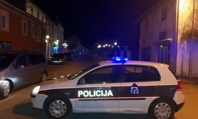 Uzas U Sarajevu Ubio Zenu Pa Se Zabarikadirao S Djetetom