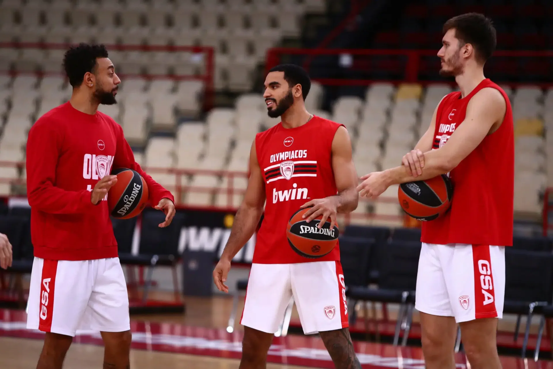 EUROLIGA: Petrušev nije igrao, ali Milutinov dominirao pod košem, Kalinić bolji od Gudurića (VIDEO)