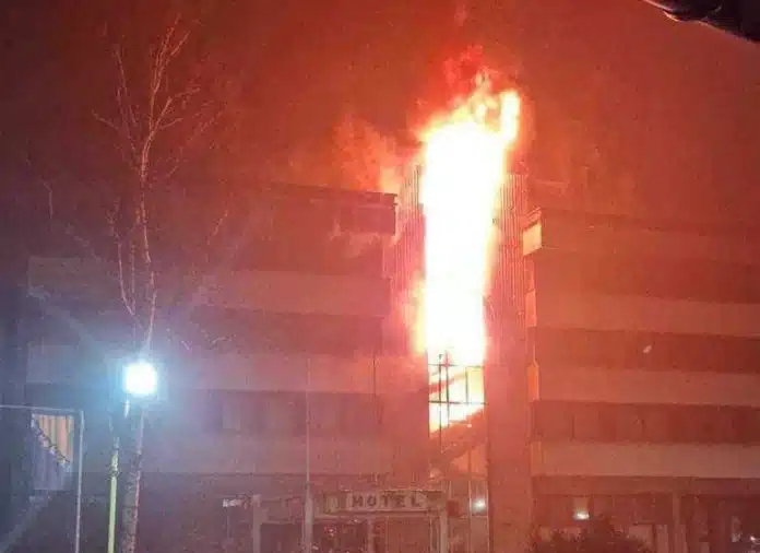 Gori Napusteni Hotel U Bh Gradu Na Terenu Policija I