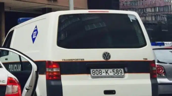 MUNJEVITA AKCIJA MUP-A ZDK: U KAKNJU PRETRESI NA 14 LOKACIJA Munjevita Akcija Mup A Zdk U Kaknju Pretresi Na 14 Lokacija
