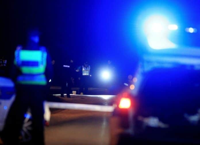Policajci U Tesnju Zaustavili Bmw Vozac I Djevojka Napali Policiju