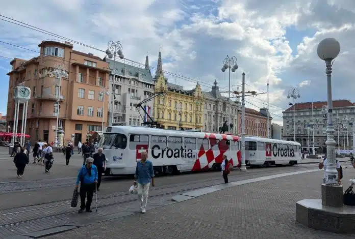 Prva Godina U Eurozoni Skoro Polovina Gradana Hrvatske I Dalje