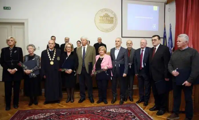 Svecana Sjednica Senata Unsa I Promocija Profesora Emeritusa