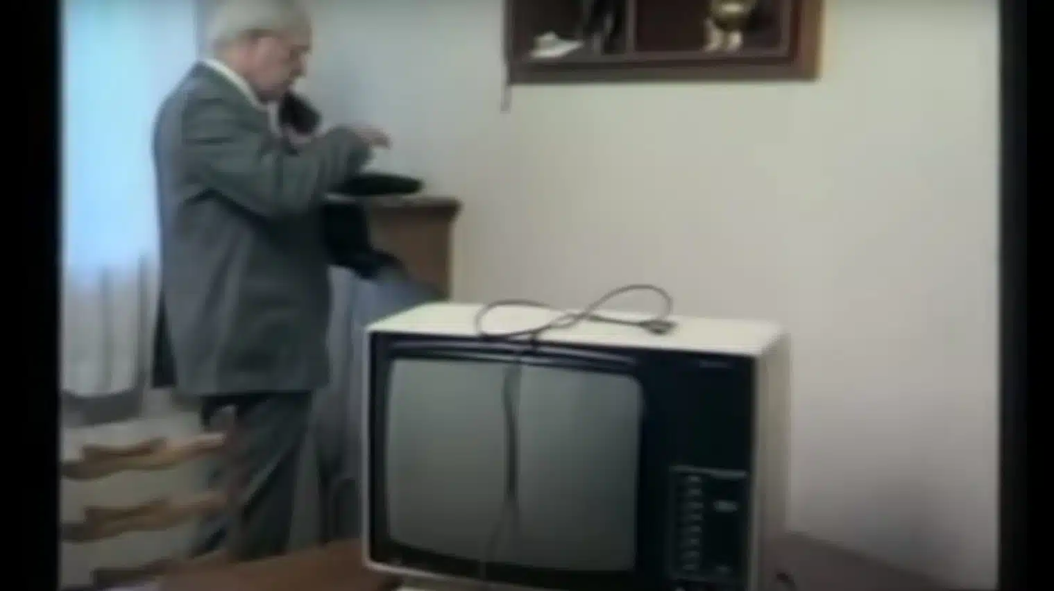 TV pretplata u Jugoslaviji se morala plaćati, a na to su vas tjerali ovim uređajem: Stara reklama otkriva koliko su ljudi bili naivni