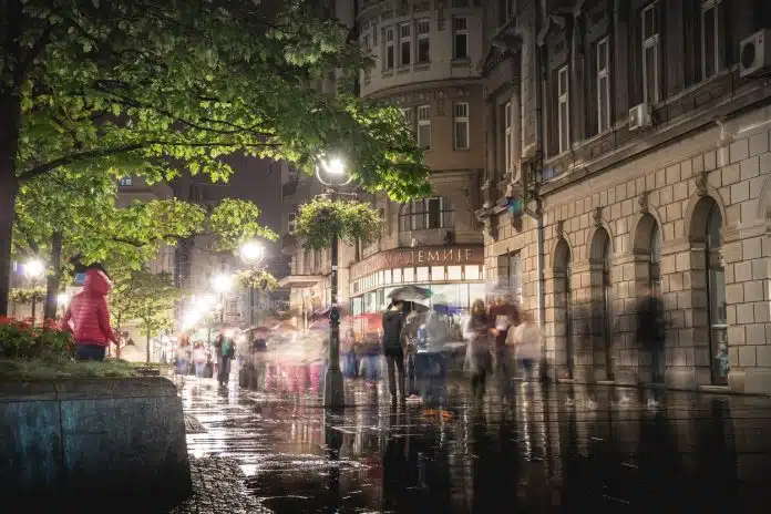 U Knez Mihajlovoj Ulici Nalazi Se Piramida Sa Ispisanim Brojevima
