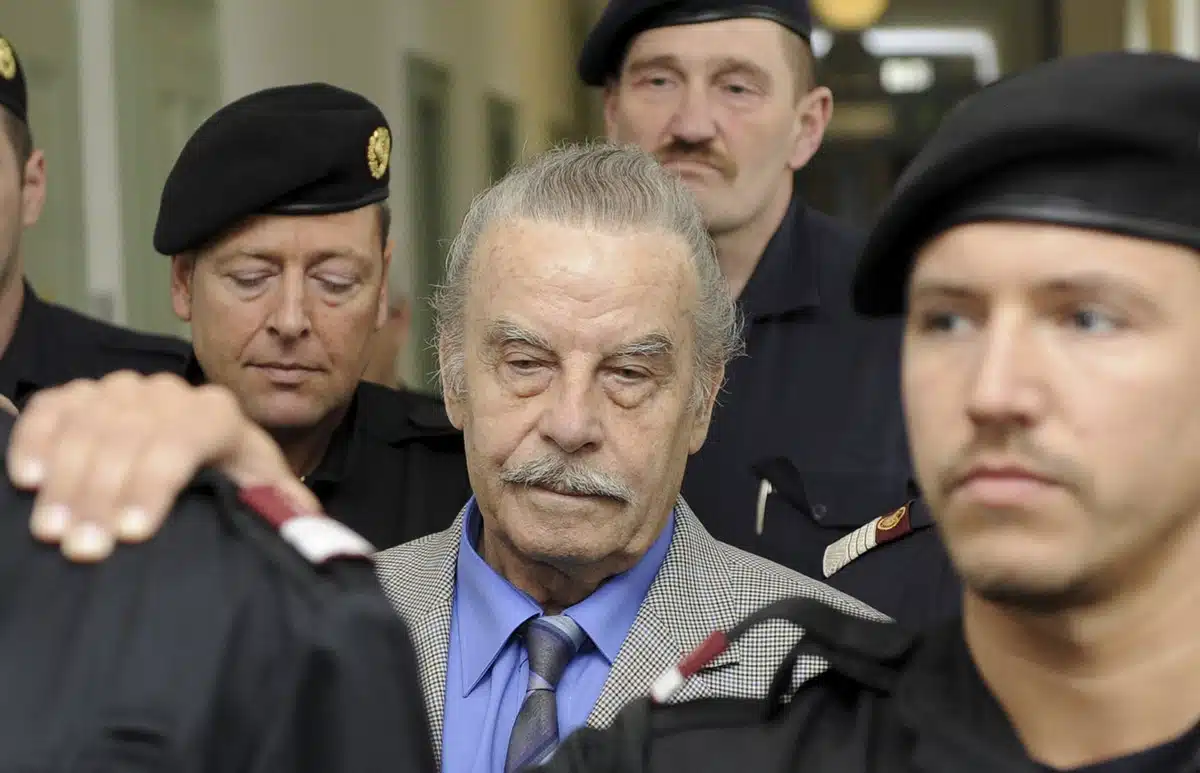 MUŠKARAC KOJI SA SVOJOM KĆERKOM IMA SEDMORO DJECE BOLUJE OD TEŠKE DEMENCIJE: NEKAD MISLI DA JE POP ZVIJEZDA