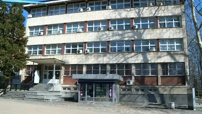 1705493669 Par Iz Bosanske Krupe Varao Humane Ljude Trazili Pomoc Za