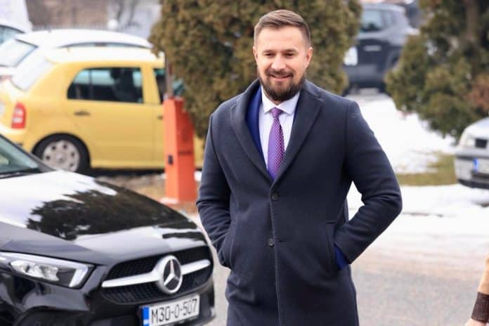 Fikret Hodzic Osuden Sam Za Nesto Za Sto Mi Se