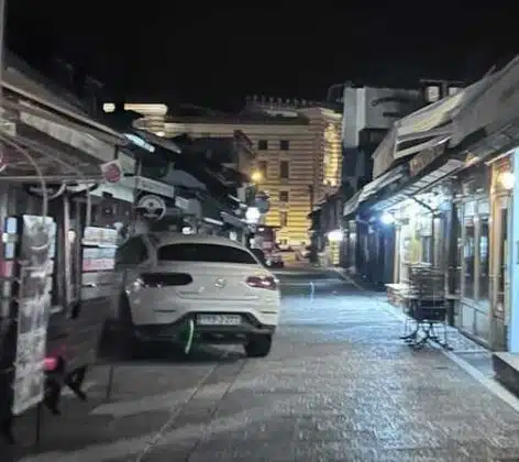 IAKO JE KAŽNJEN SA 70 KM, BAHATI VOZAČ SKUPOCJENOG MERCEDESA Iako Je Kaznjen Sa 70 Km Bahati Vozac Skupocjenog Mercedesa