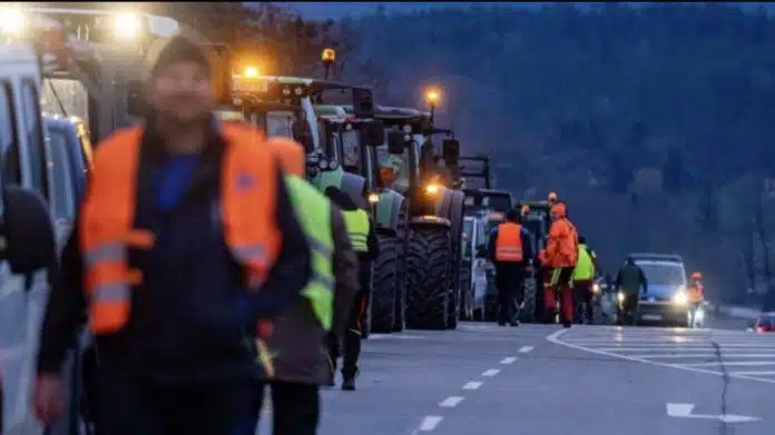 Kada će naši poljoprivrednici ovako ustati: Potpuna blokada u Njemačkoj, Kada Ce Nasi Poljoprivrednici Ovako Ustati Potpuna Blokada U Njemackoj